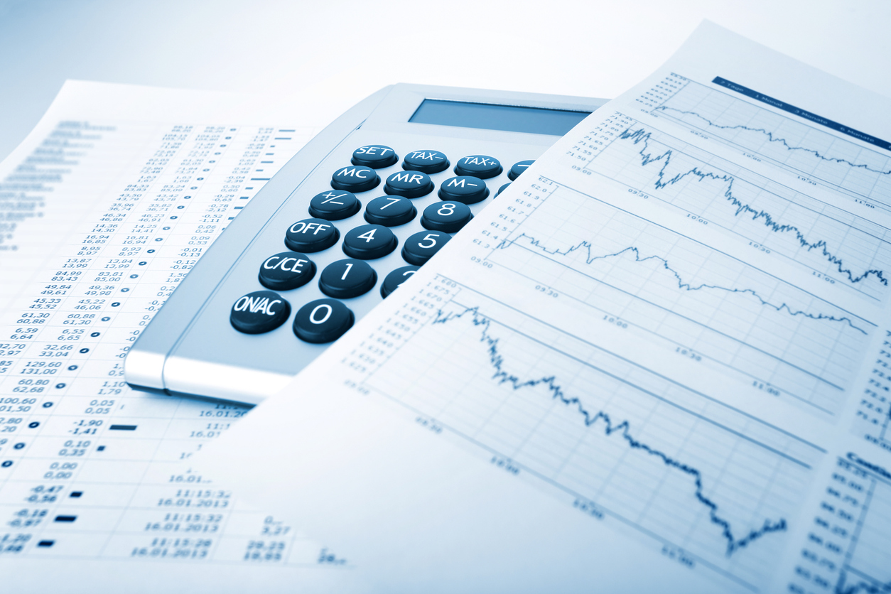 Calculator and charts used to work out an attorney fee split percentage